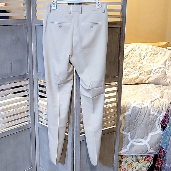 EUC  Men's Kenneth Cole Reaction Stone/Light Oatmeal  Dress pants  30 x 32 - Picture 4 of 8